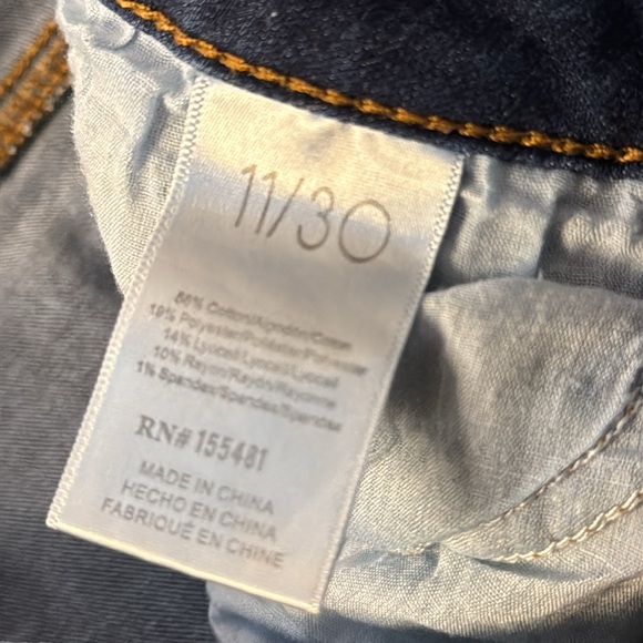 32. Simple Society dark wash skinny jeans. No distressing. Lots of stretch - Picture 5 of 8